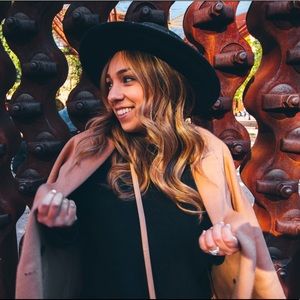 Meet your Posher, Karla